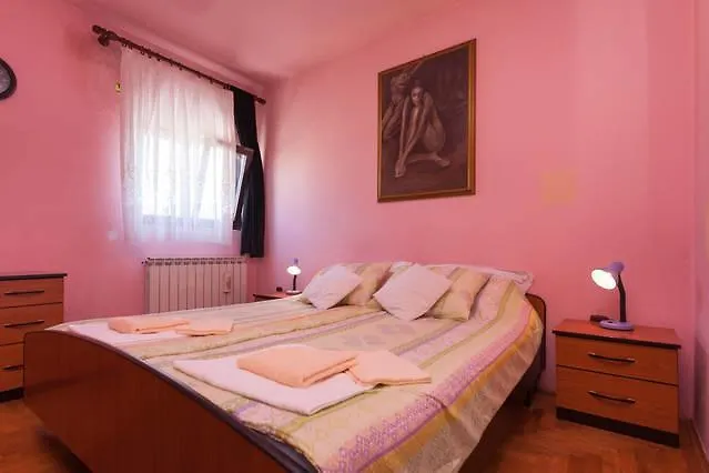 Ingrid Apartament *